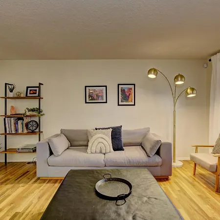 Sunset Home Perfect For Extended Stays With Fully Fenced In Yard, Designated Office, Two Living Rooms, Located Across From Boise Foothills And Close To Bogus Basin In Boise'S North End